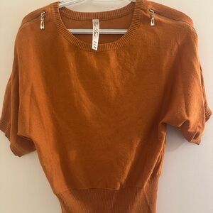 Rina Rossi Zip-Trim Short Sleeve Sweater in Rust